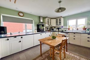 Kitchen Breakfast Room- click for photo gallery
